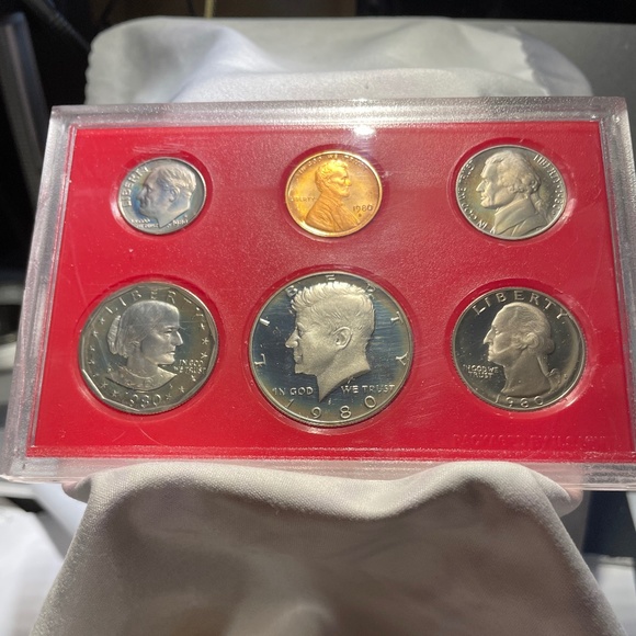 1980 S United States Mint Proof Set Kit 5 Coins Plastic Shell Toning - Picture 3 of 7